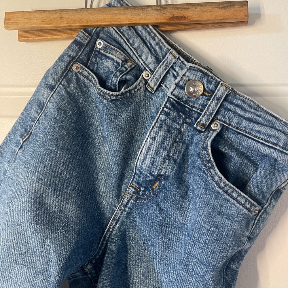 Divided Straight Leg Frayed Cuff Jeans Size 0 Juniors